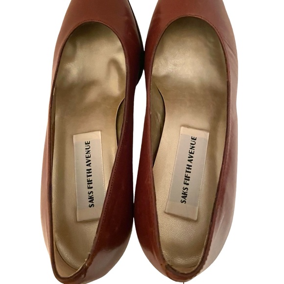 Saks Fifth Avenue Beautiful Brown Leather Pumps Size 6 1/2 B tag still on bottom - Picture 2 of 7